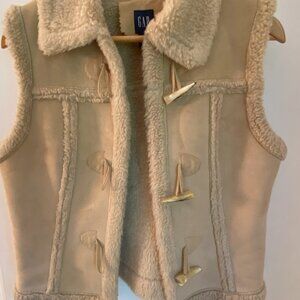GAP Faux Suede Shearling Toggle Front Vest Women’s Medium Fits Like Small